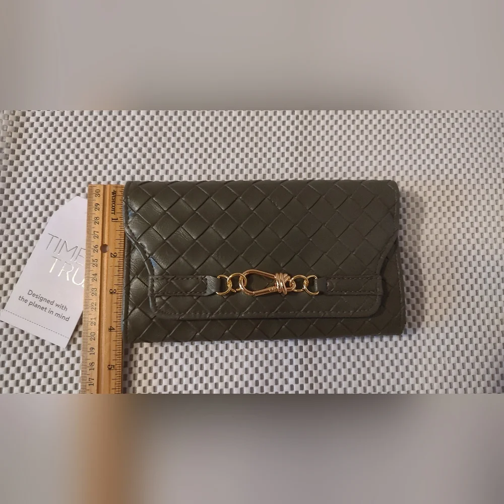 Time and Tru Women's Scarlet Envelope Wallet, Dark Olive NWT